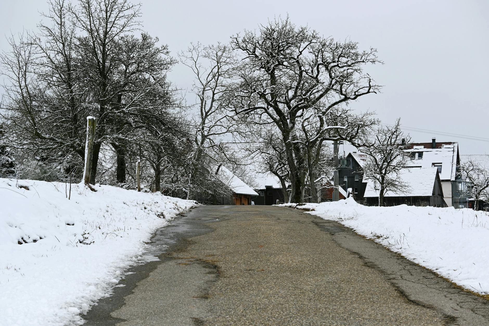 Prezydent Poznania prowadzi spotkanie z mieszkańcami na Osiedlu Wola dotyczące rozwoju lokalnej społeczności.