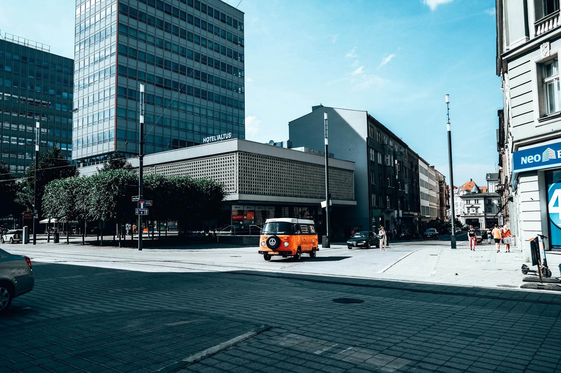 Mapa Poznania z zaznaczonymi trasami objazdów autobusowych i ulicami objętymi remontami