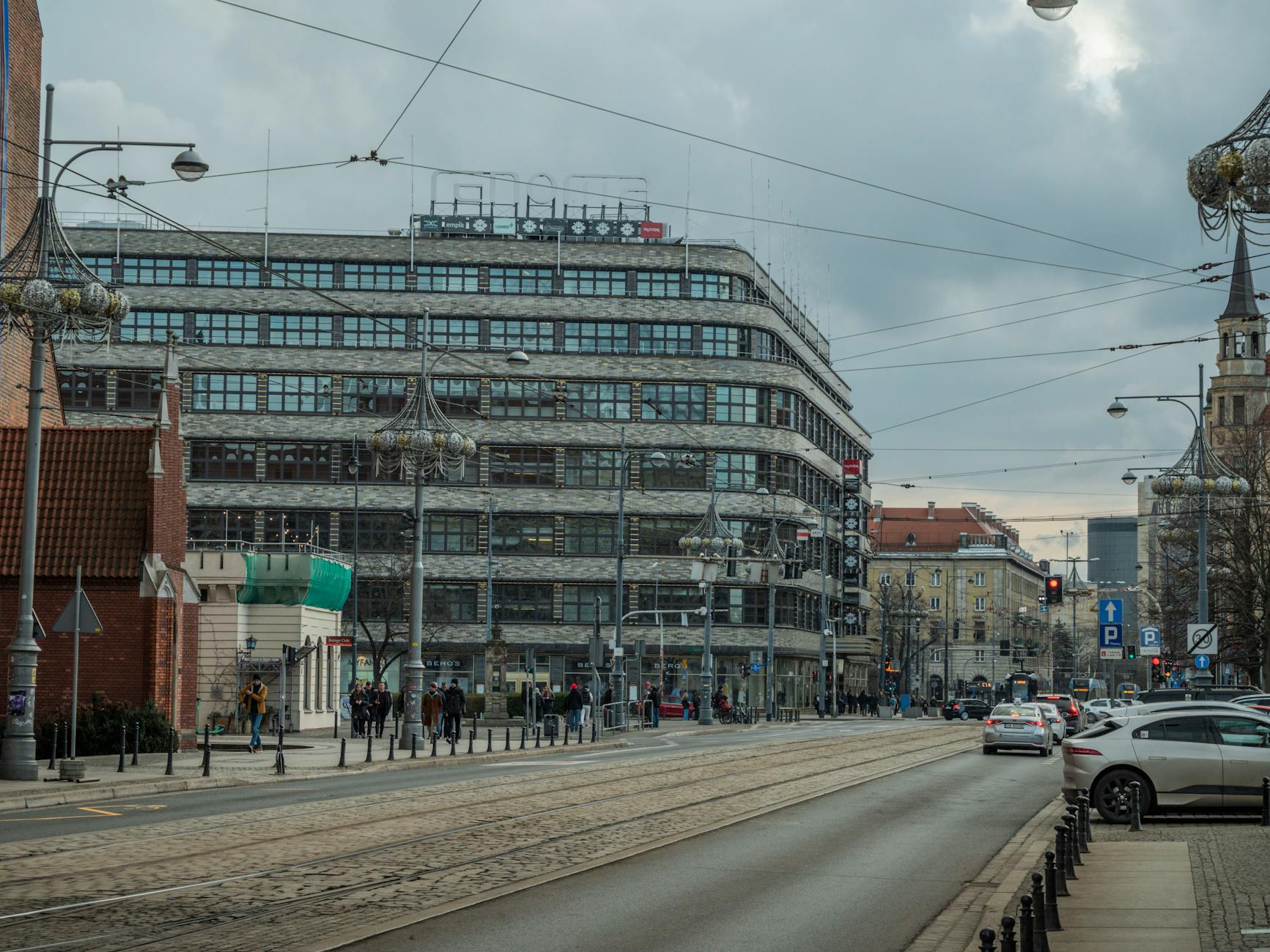 Plakat informacyjny o konsultacjach społecznych dotyczących centrum Poznania