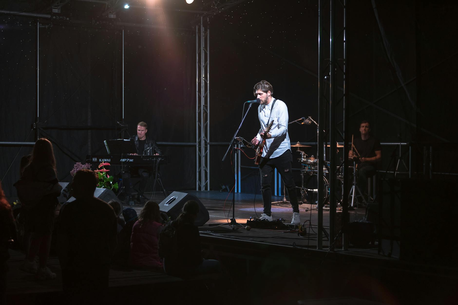 Młode zespoły muzyczne podczas eliminacji do Jarocin Festival w studiu TVP Poznań